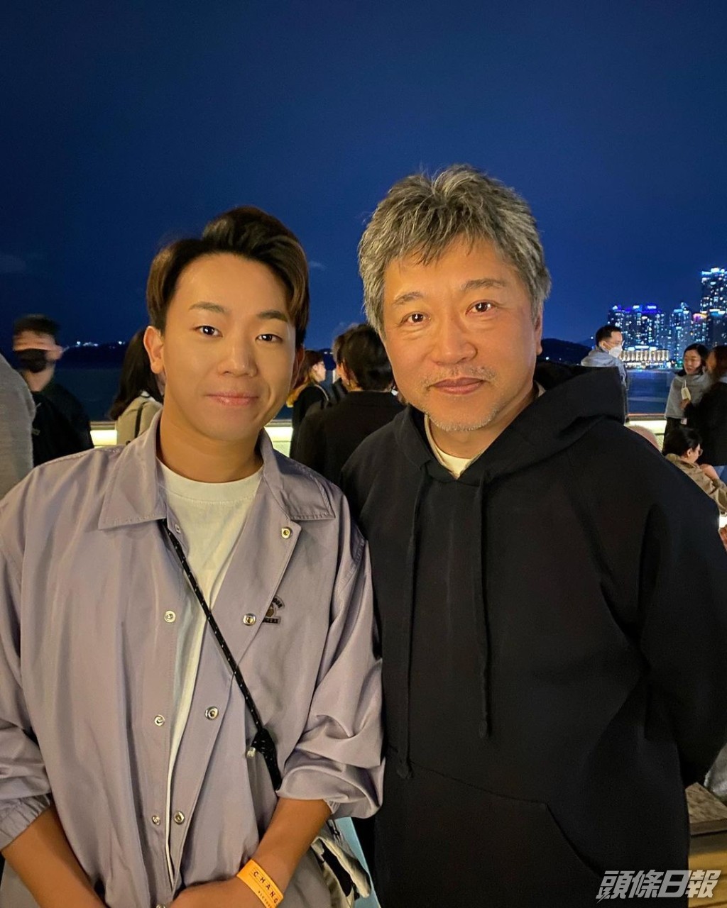 同是枝裕和合照。